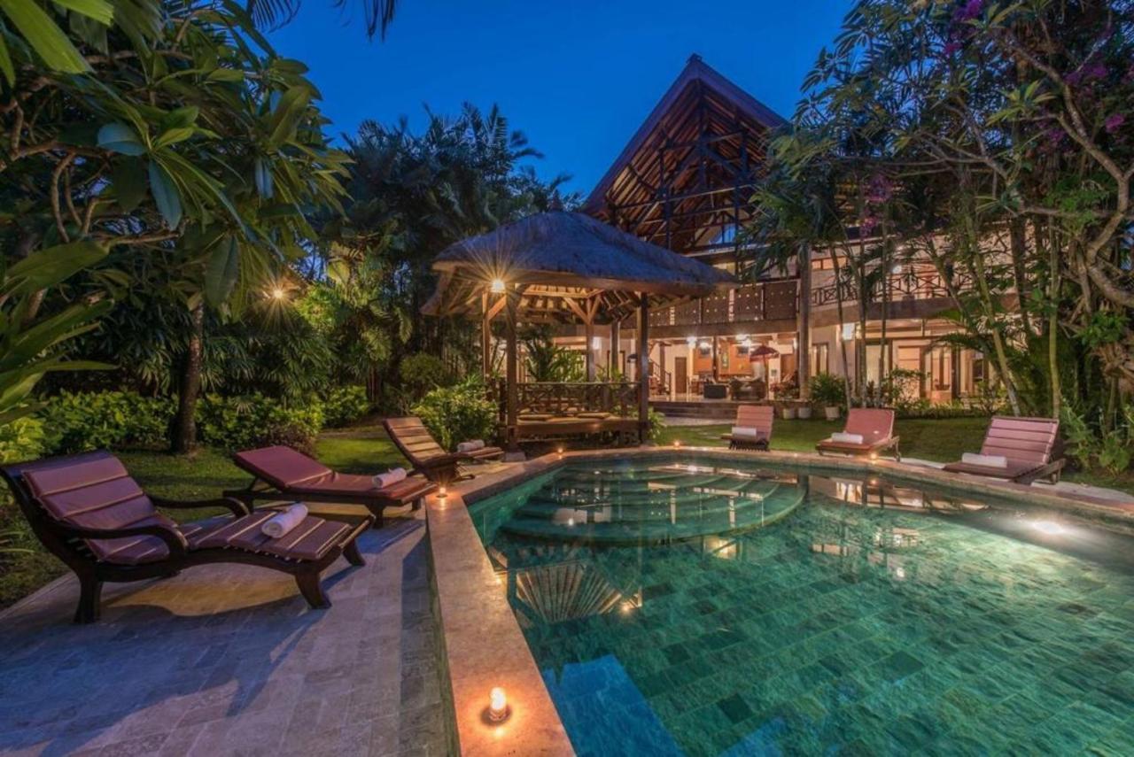New Daria Villas Seminyak Exteriör bild
